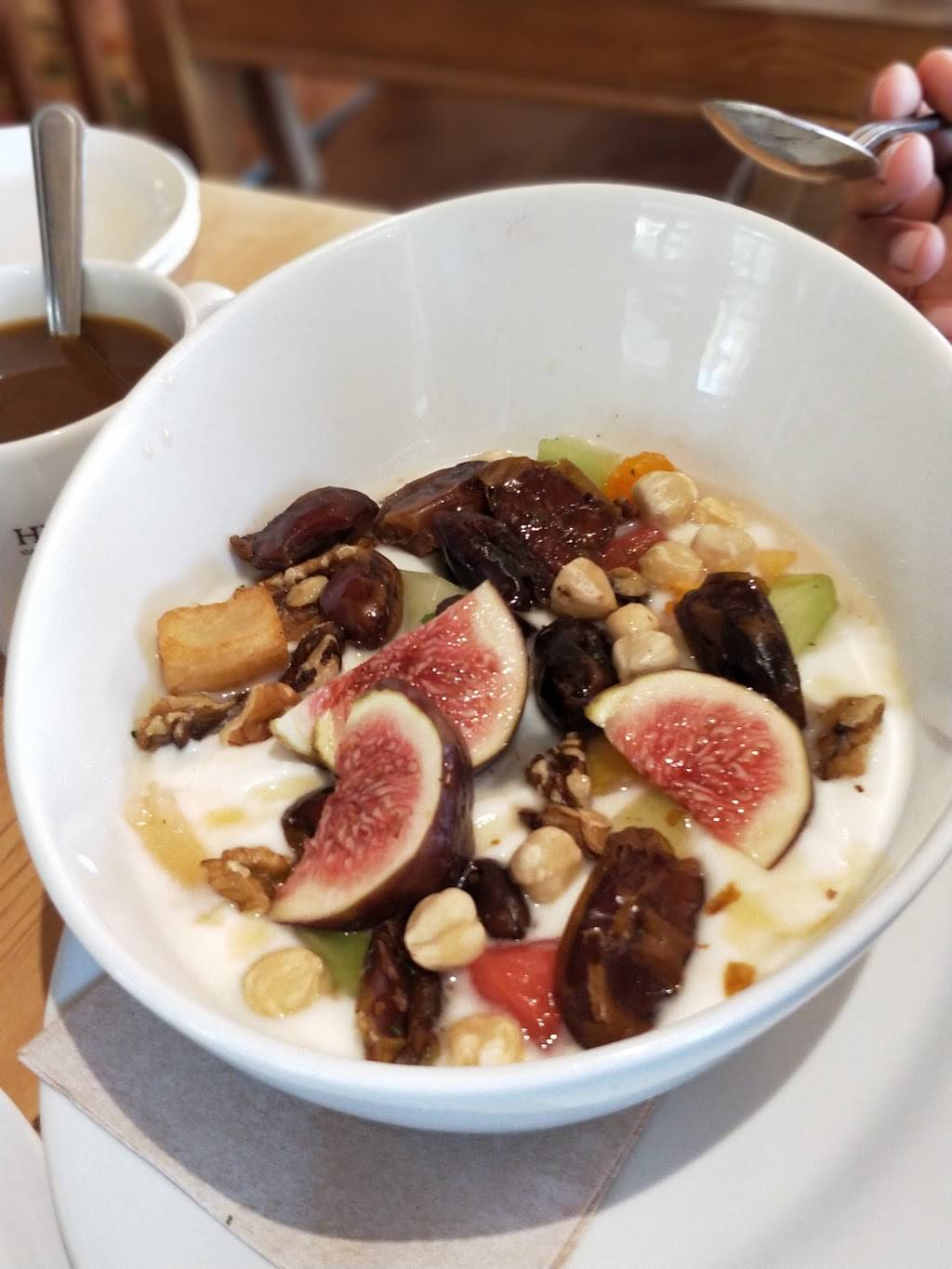 Boulangerie La Farandole | restaurant | 1089 Boulevard de Sainte-Adèle, Sainte-Adèle, QC J8B 2N4, Canada | 4502295225 OR +1 450-229-5225