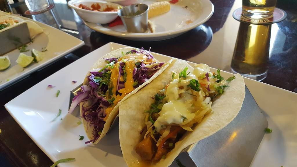 Tacos Fresh Sport + Cantina | restaurant | 3156 Century Ave N, Mahtomedi, MN 55115, USA | 6517773966 OR +1 651-777-3966