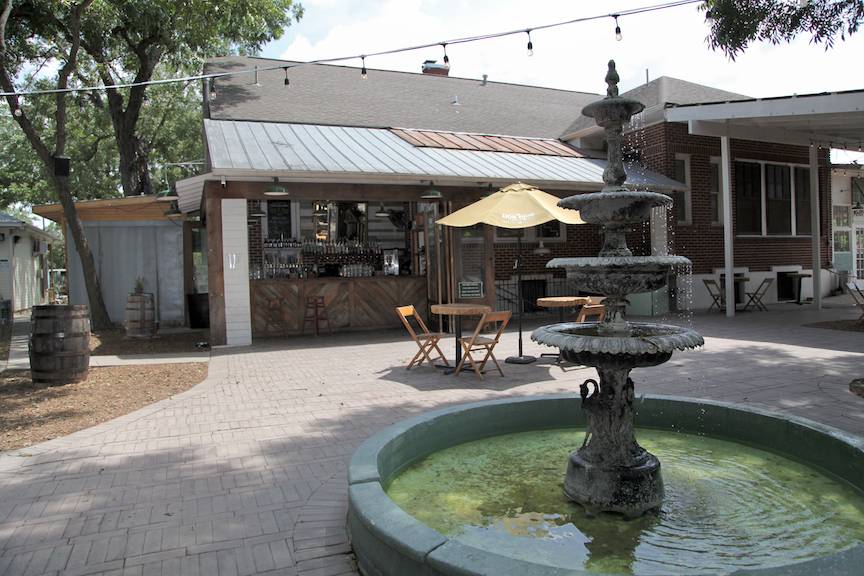 Gruene Grove | restaurant | 1263 Gruene Rd, New Braunfels, TX 78130, USA | 8307650300 OR +1 830-765-0300