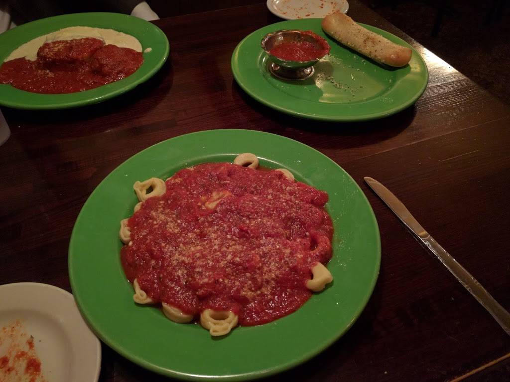 Anna Marias Italian Restaurant | restaurant | 823 Gardner St, South Beloit, IL 61080, USA | 8153892645 OR +1 815-389-2645