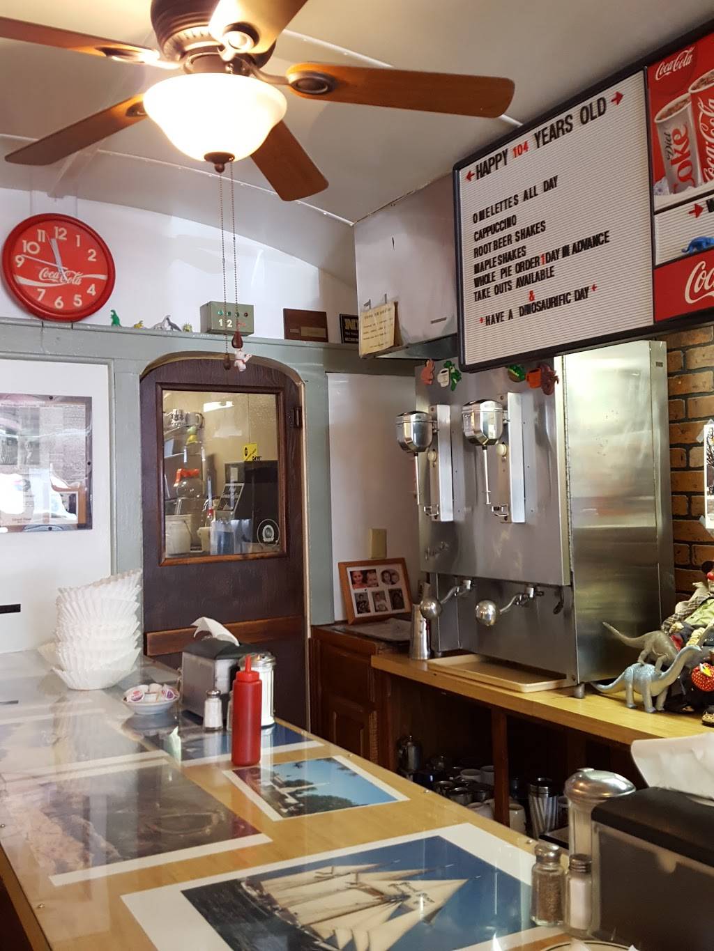 Girard Dinor | restaurant | 222 Main St W, Girard, PA 16417, USA | 8147744888 OR +1 814-774-4888