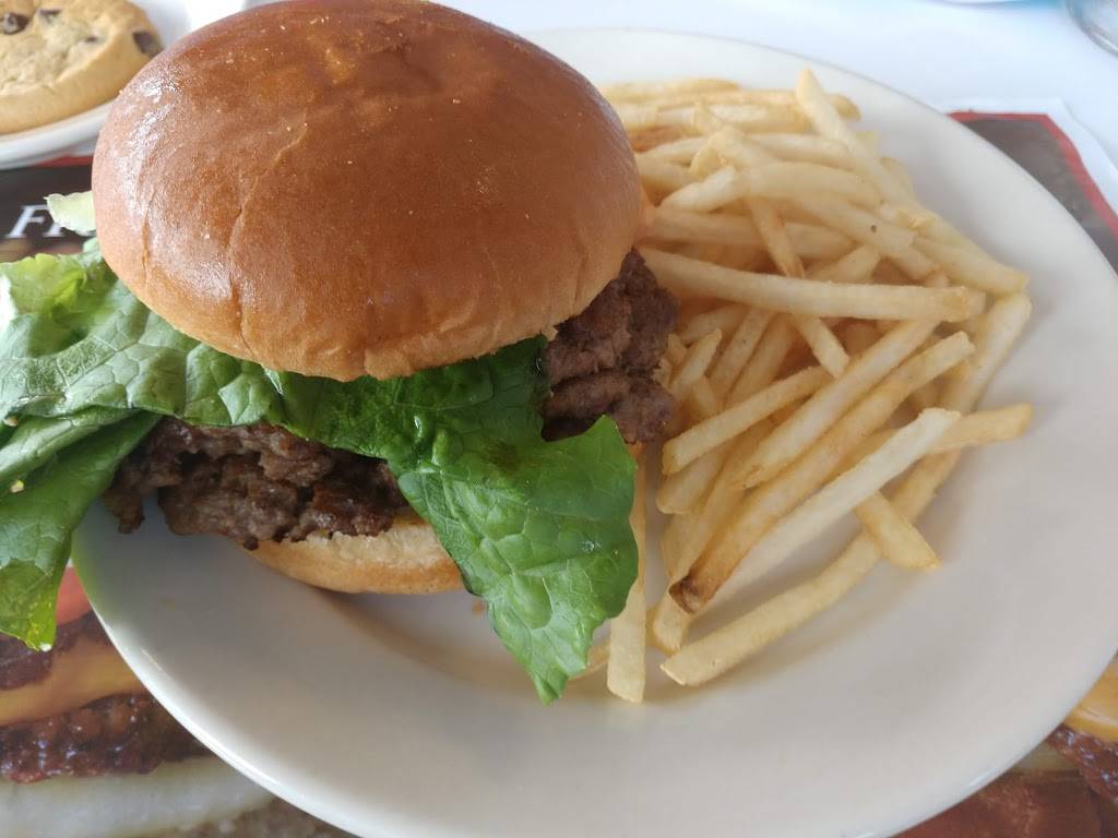 Steak n Shake | restaurant | 320 W North Ave, West Chicago, IL 60185, USA | 6305624370 OR +1 630-562-4370