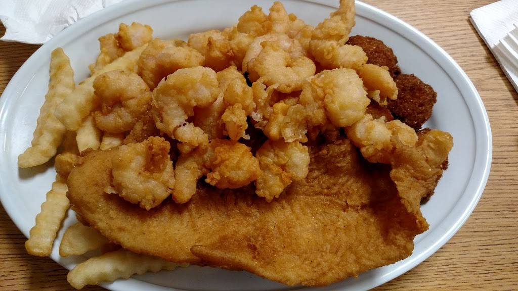 Golden Nugget Seafood | restaurant | 166 Main St, Jefferson, SC 29718, USA | 8436583474 OR +1 843-658-3474