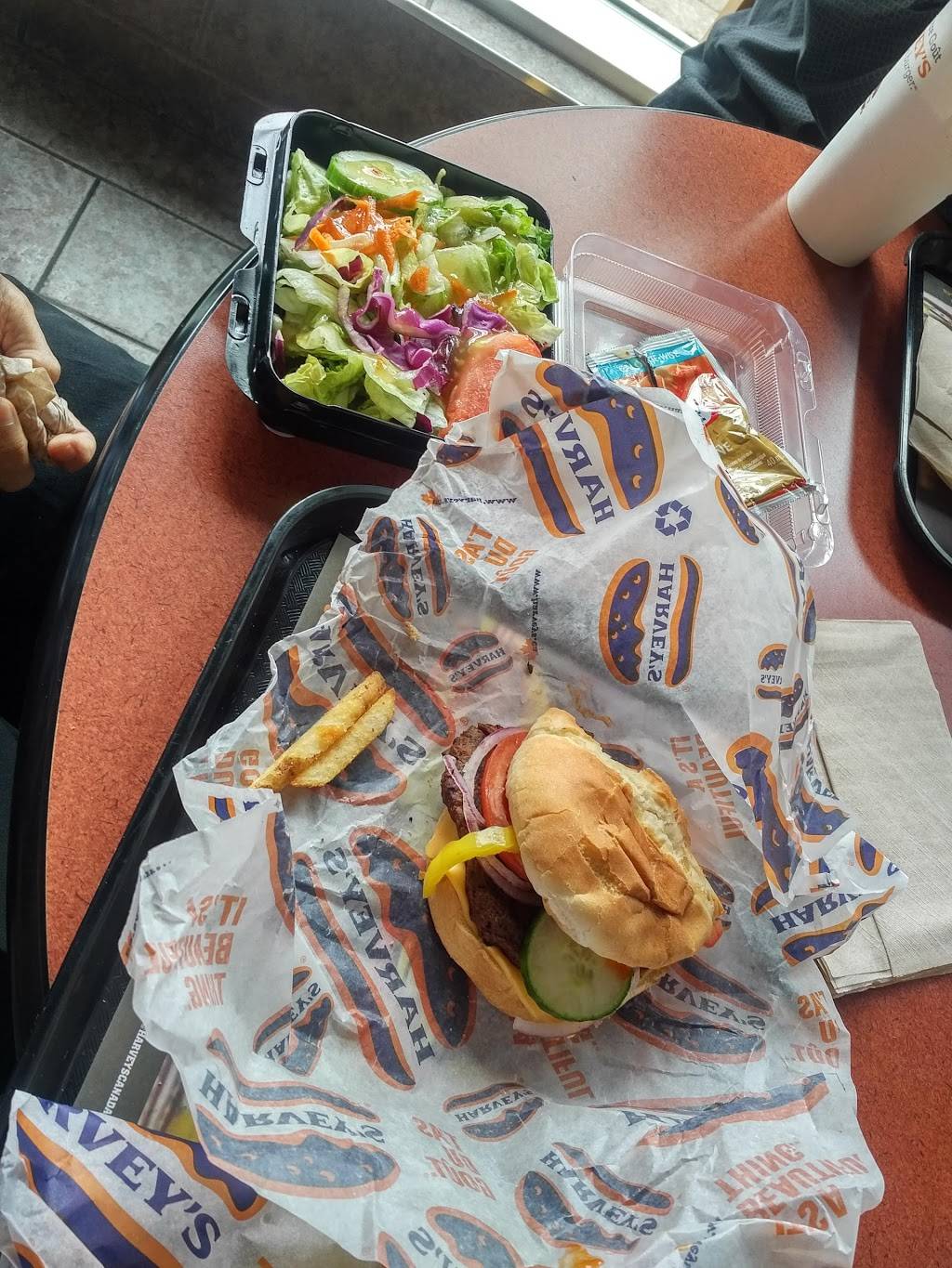 Harveys | restaurant | 898 Don Mills Rd, Business Park, Barber Greene Rd, North York, ON M3C 1V6, Canada | 4164441343 OR +1 416-444-1343