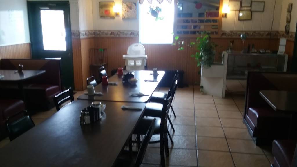 The Red Apple Family Restaurant | restaurant | 5355, 707 S 3rd Ave, Wausau, WI 54401, USA | 7152982203 OR +1 715-298-2203