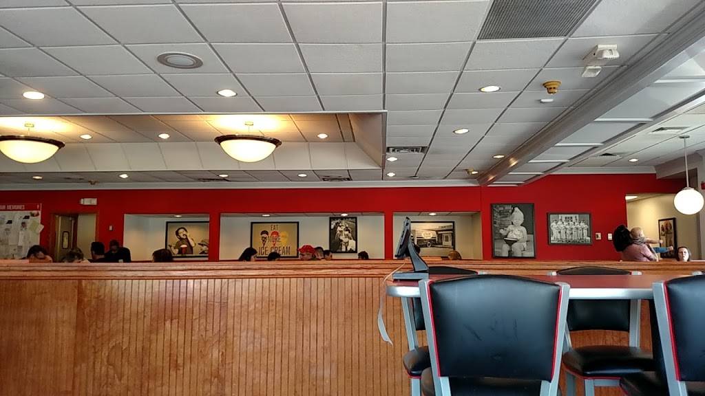 Friendlys | restaurant | 200, Mohawk Trail, Greenfield, MA 01301, USA | 4137745435 OR +1 413-774-5435