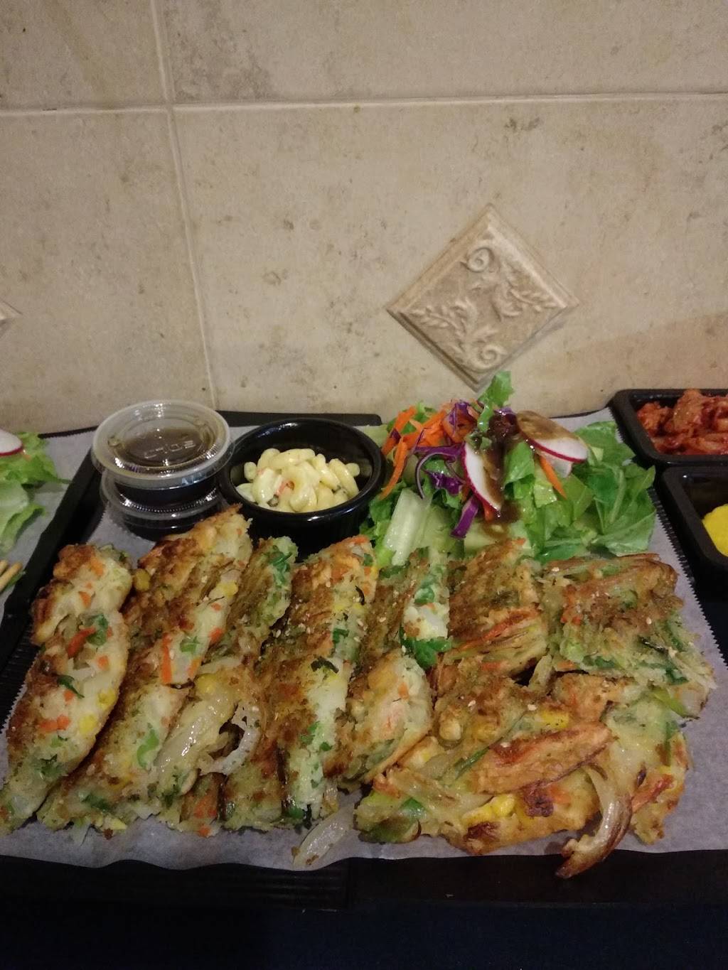 Gail’s Rolls N’ Grill | restaurant | 557 N Hoover St, Los Angeles, CA 90004, USA | 3235226996 OR +1 323-522-6996