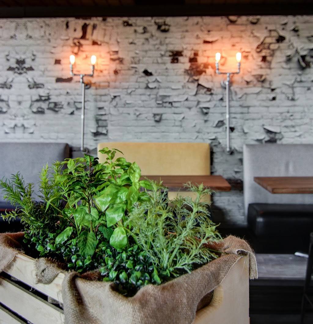 Pub Chienne à Jacques | restaurant | 625 Boulevard Curé-Labelle #2, Blainville, QC J7C 2J1, Canada | 4505087888 OR +1 450-508-7888