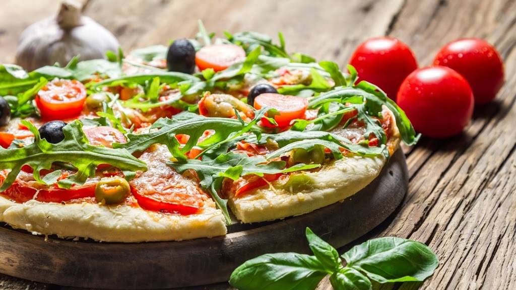 Giannis Pizza Family Restaurant | restaurant | 19 Charron Ave, Nashua, NH 03063, USA | 6038838228 OR +1 603-883-8228