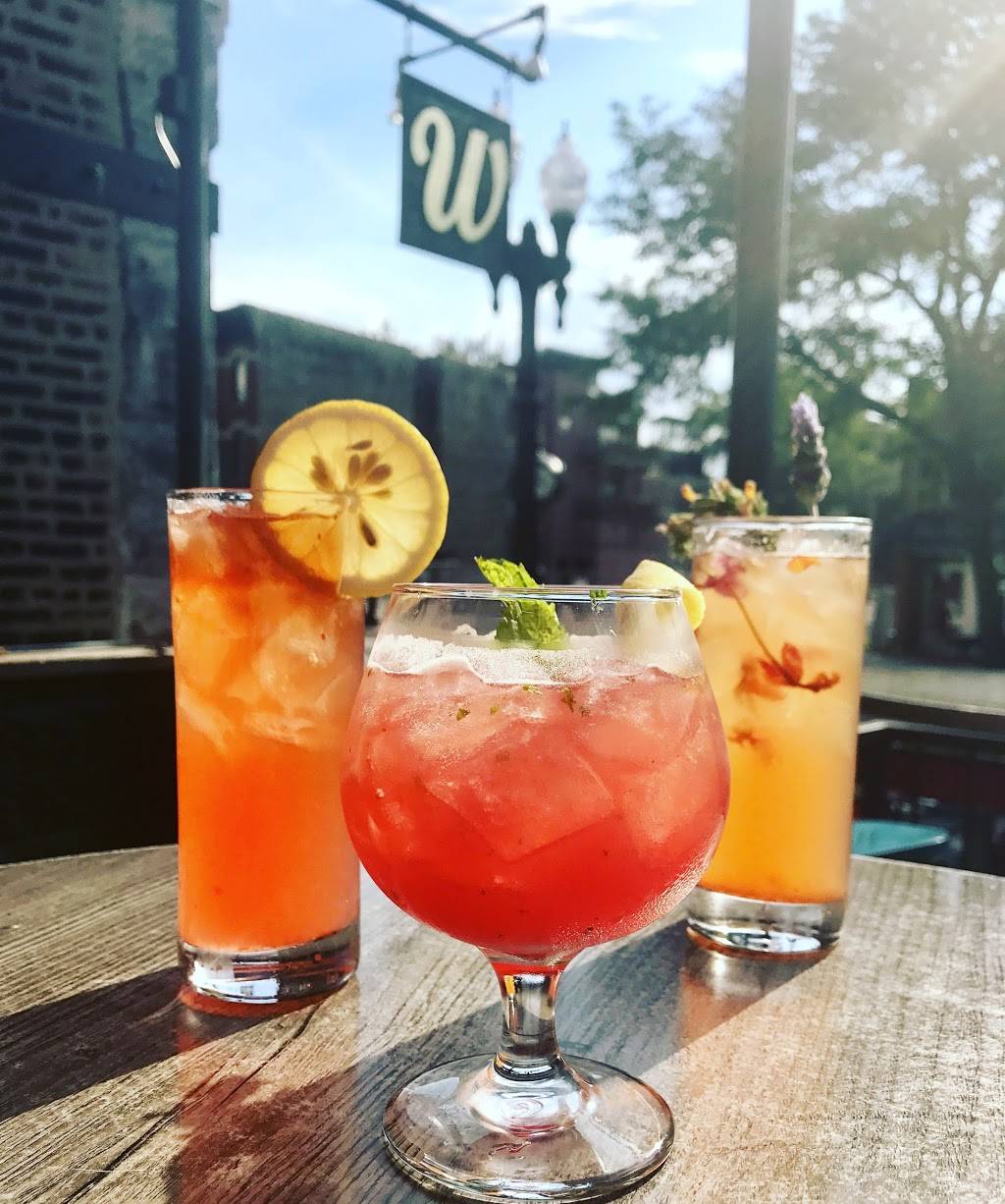 Woodies Flat | restaurant | 1535 N Wells St, Chicago, IL 60610, USA | 3126430093 OR +1 312-643-0093