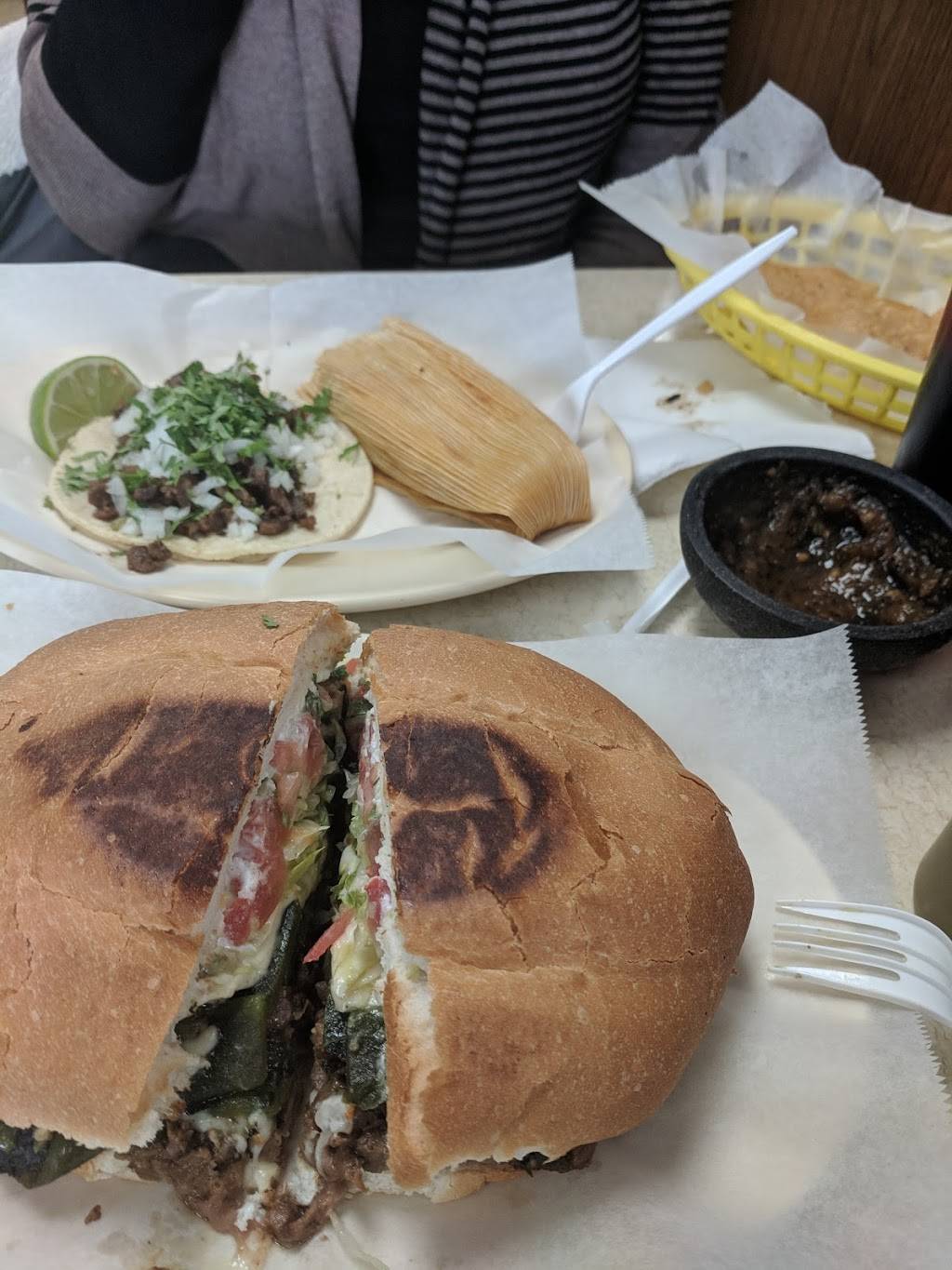 El Rodeo Tacos | restaurant | 688 S Barrington Rd, Streamwood, IL 60107, USA | 6303721055 OR +1 630-372-1055