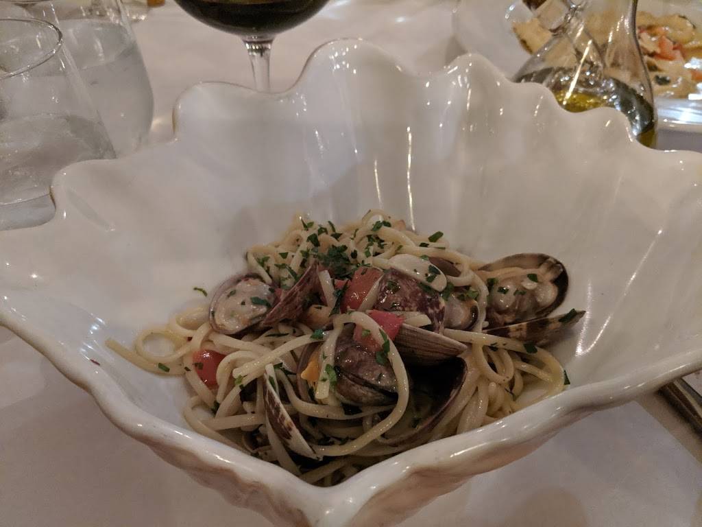 Mollies | restaurant | 1218 State St, Santa Barbara, CA 93101, USA | 8057068874 OR +1 805-706-8874