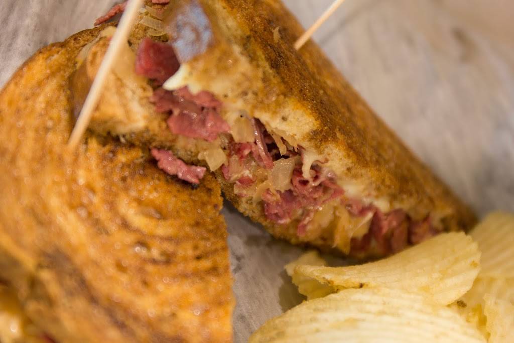 The Old Dusty Dog | restaurant | 902 Broadway St, Paducah, KY 42001, USA | 2704426637 OR +1 270-442-6637