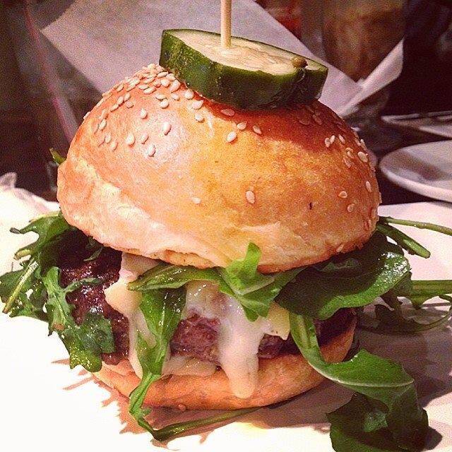 Jakes Burger | restaurant | 18905 W Capitol Dr #110, Brookfield, WI 53045, USA | 2627811110 OR +1 262-781-1110