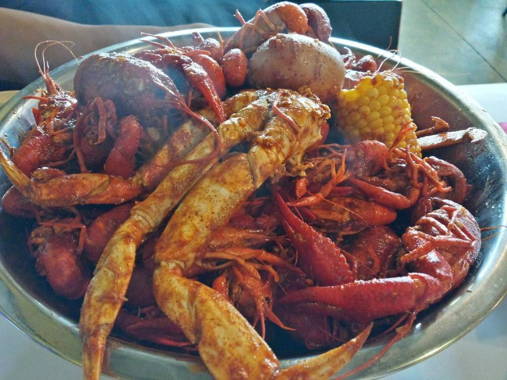 Crazy Cajun Seafood & Sports | restaurant | 9630 Jones Rd, Houston, TX 77065, USA | 2819555586 OR +1 281-955-5586
