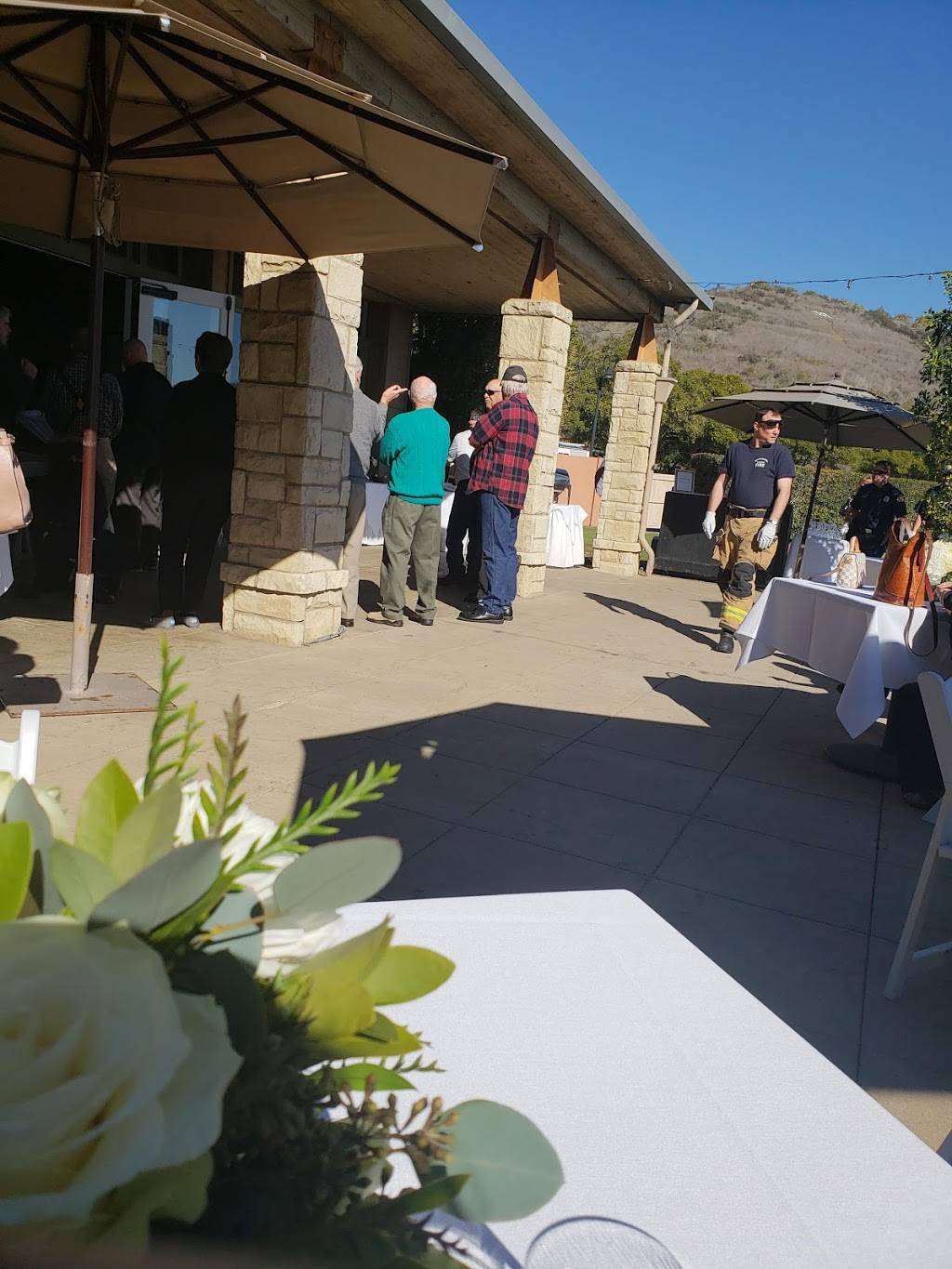 Frog Bar & Grill | restaurant | 404 Glen Annie Rd, Goleta, CA 93117, USA | 8059680664 OR +1 805-968-0664