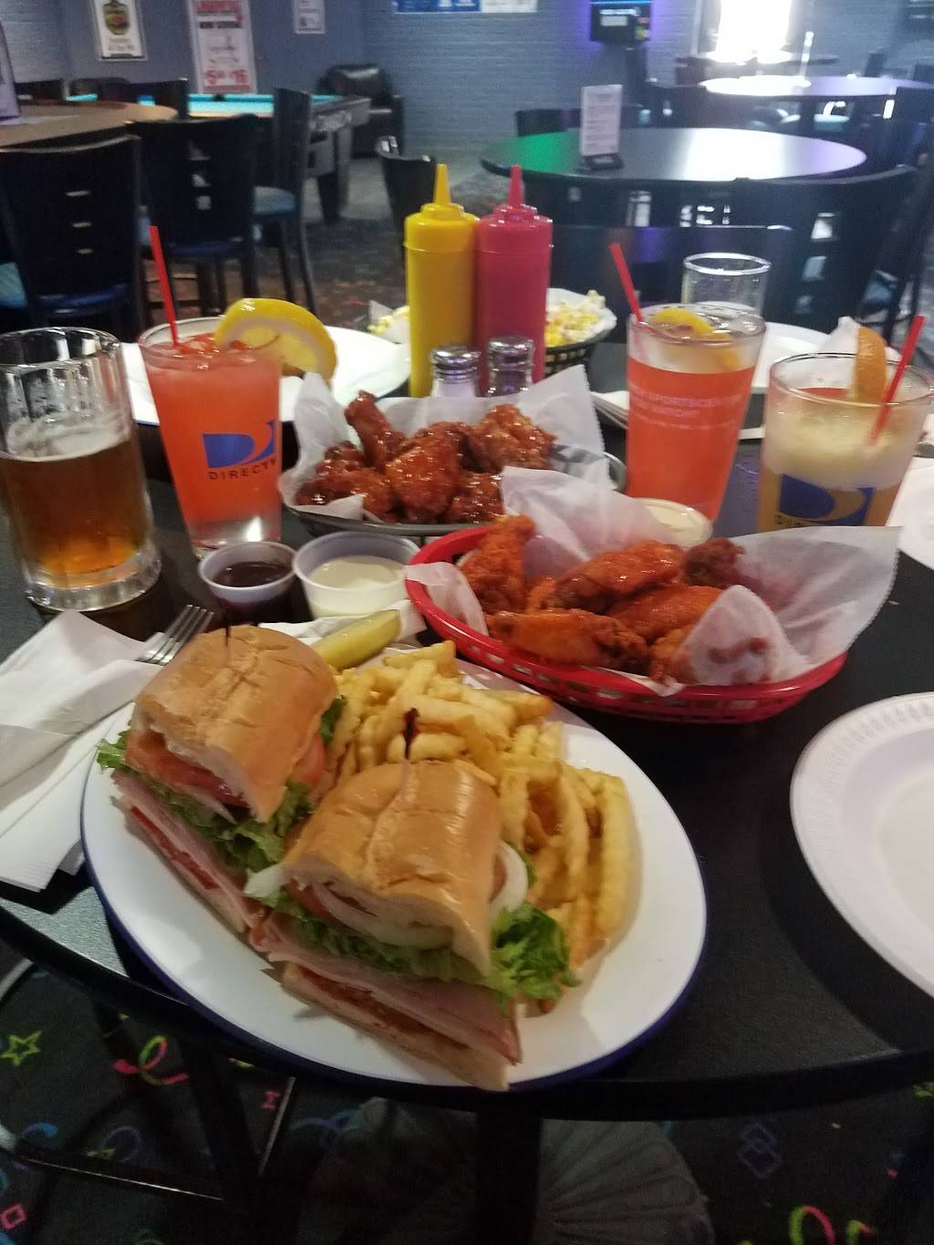 Hideout Pub & Grill | restaurant | 3435 N Kennicott Ave, Arlington Heights, IL 60004, USA | 8472556373 OR +1 847-255-6373