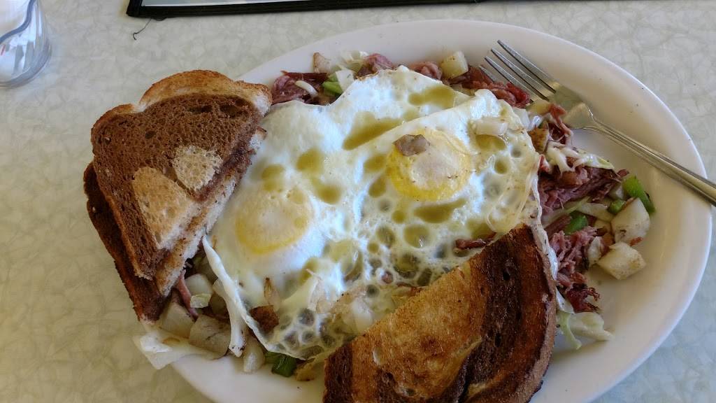 Jonis Diner | restaurant | 111 S Wells St, Lake Geneva, WI 53147, USA | 2623489565 OR +1 262-348-9565