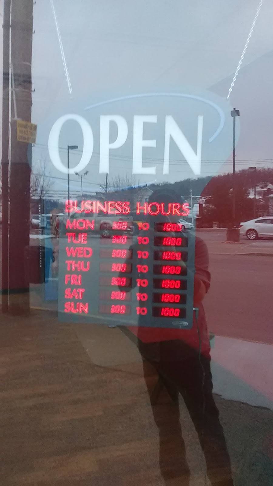 Foxs Pizza Den | restaurant | 819 Broad Ave, Belle Vernon, PA 15012, USA | 7249294121 OR +1 724-929-4121