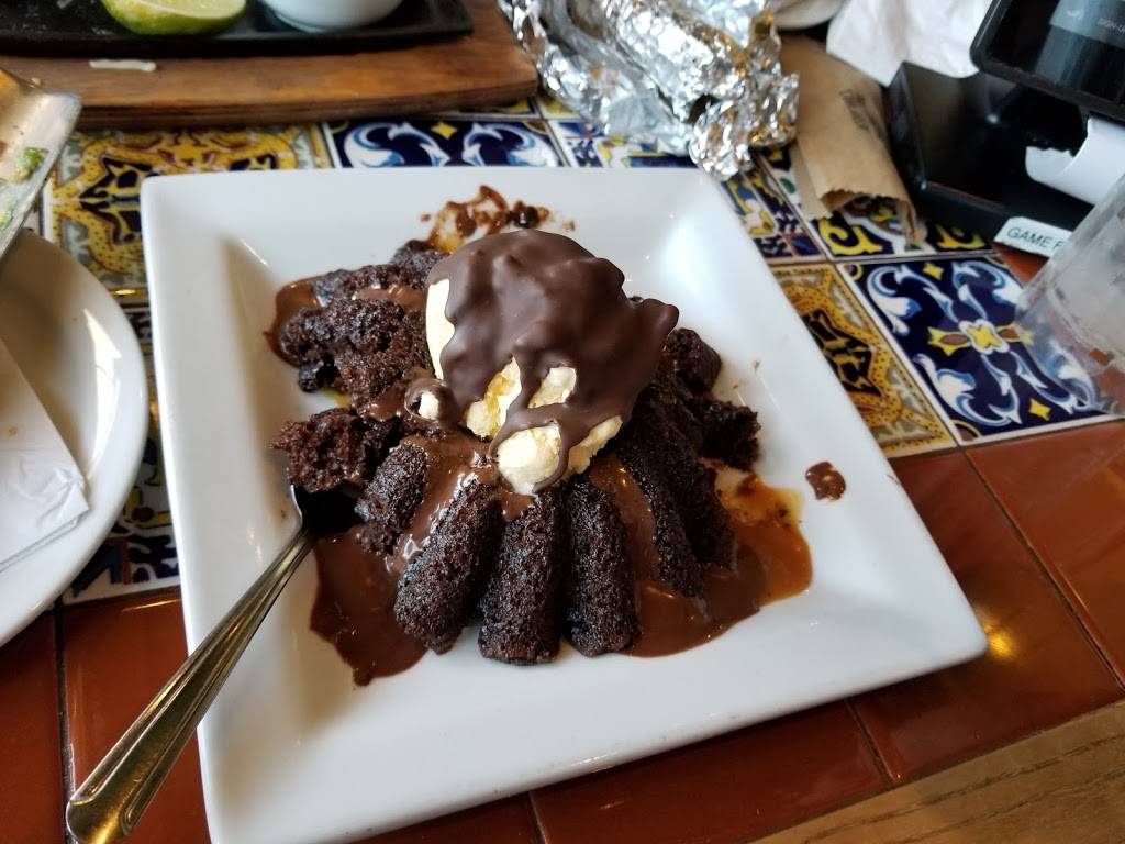 Chilis Grill & Bar | meal takeaway | 6030 Grand Ave, Gurnee, IL 60031, USA | 8478551025 OR +1 847-855-1025