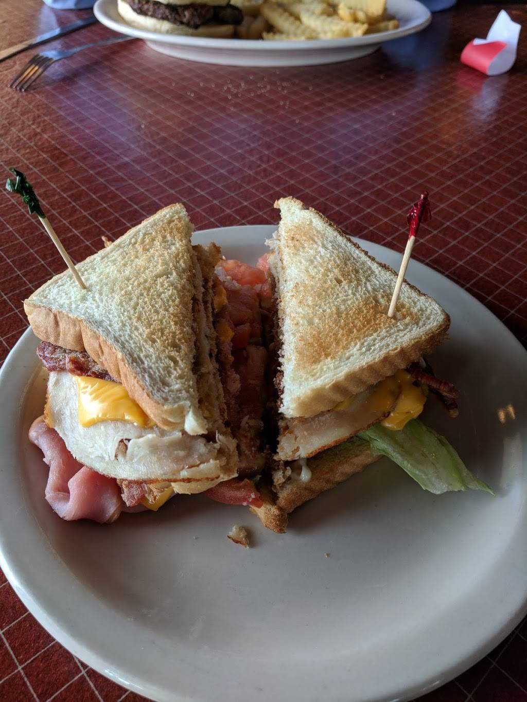 Pier Restaurant | restaurant | 600 E Lakeview Dr, Hornbeak, TN 38232, USA | 7315382803 OR +1 731-538-2803