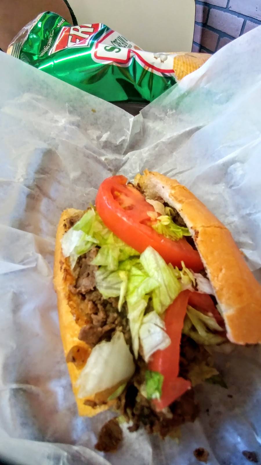 Mikes Famous Steaks & Subs | restaurant | 754 E Chestnut Hill Rd, Newark, DE 19713, USA | 3024530331 OR +1 302-453-0331