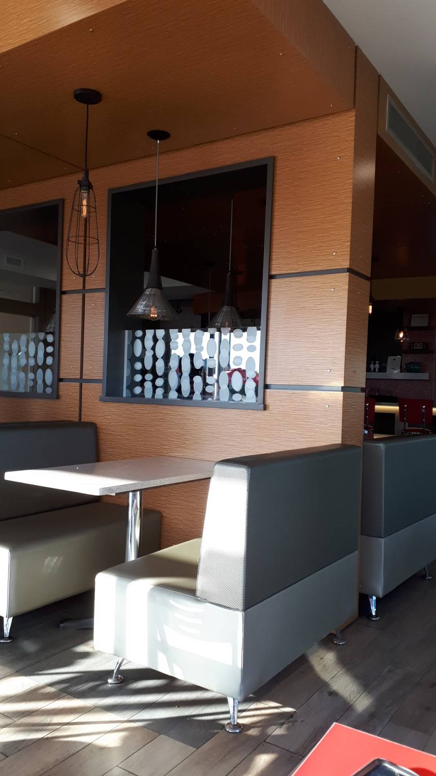 Poulet Frit Ideal | restaurant | 0G1, 5100 Rue Papineau, Lac-Mégantic, QC G6B 1Y8, Canada | 8195833222 OR +1 819-583-3222