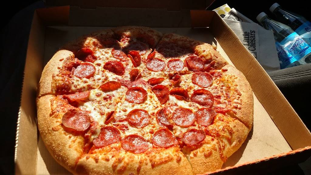 Little Caesars Pizza | meal takeaway | 2218 E Lake St, Minneapolis, MN 55407, USA | 6123332201 OR +1 612-333-2201