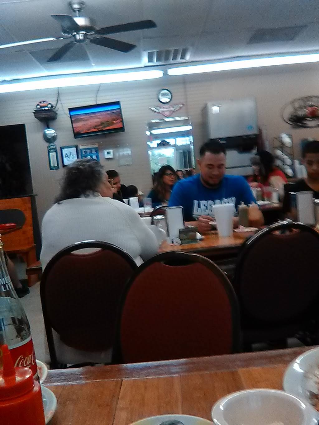 ELADIOS DINER | restaurant | 1378 Gillette Blvd, San Antonio, TX 78224, USA | 2104559596 OR +1 210-455-9596