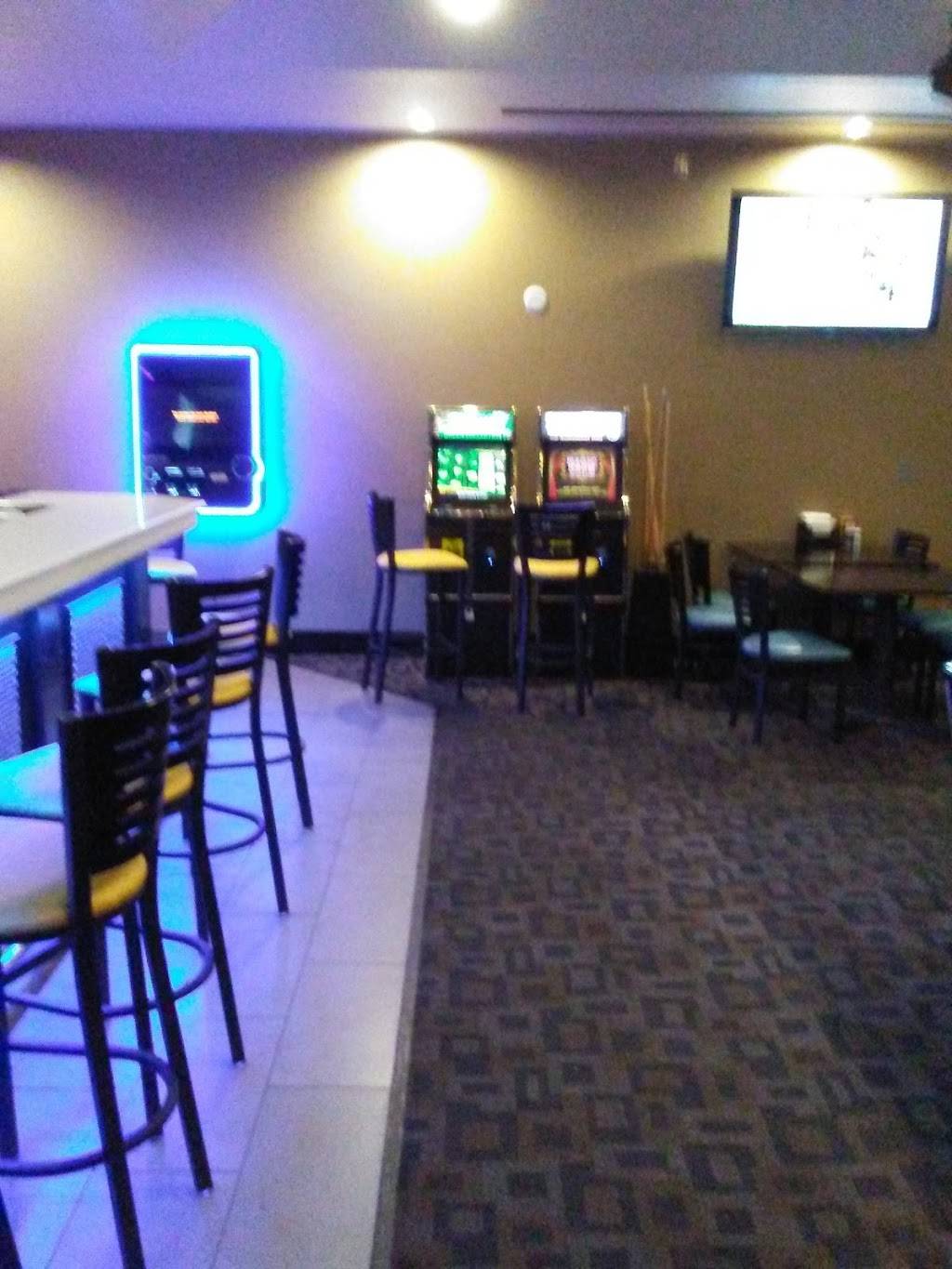 Bonzos | restaurant | 725 W Pine St, Baraboo, WI 53913, USA | 6083561100 OR +1 608-356-1100