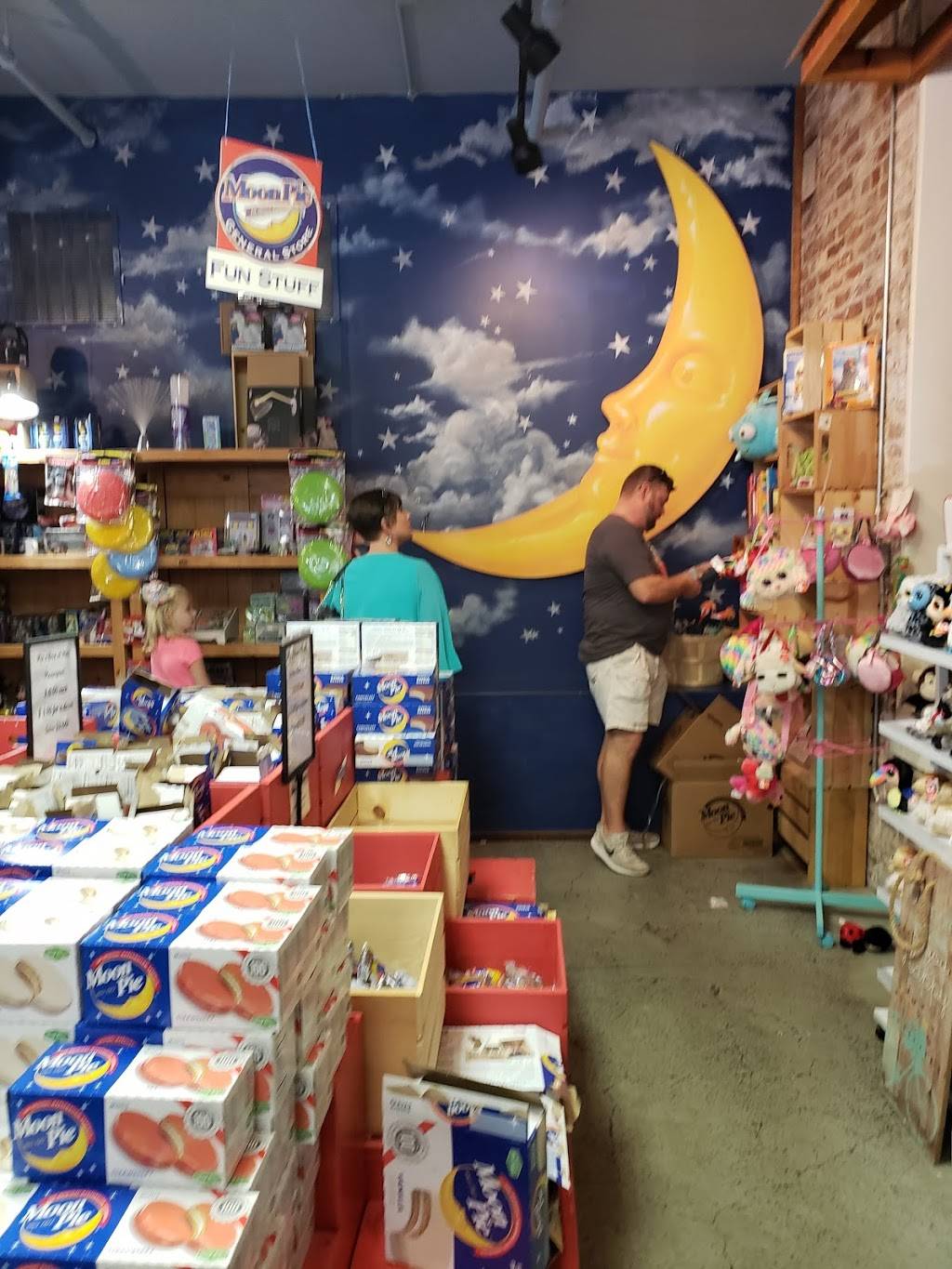 Moonpie General Store | restaurant | 429 Broad St, Chattanooga, TN 37402, USA | 4238770592 OR +1 423-877-0592