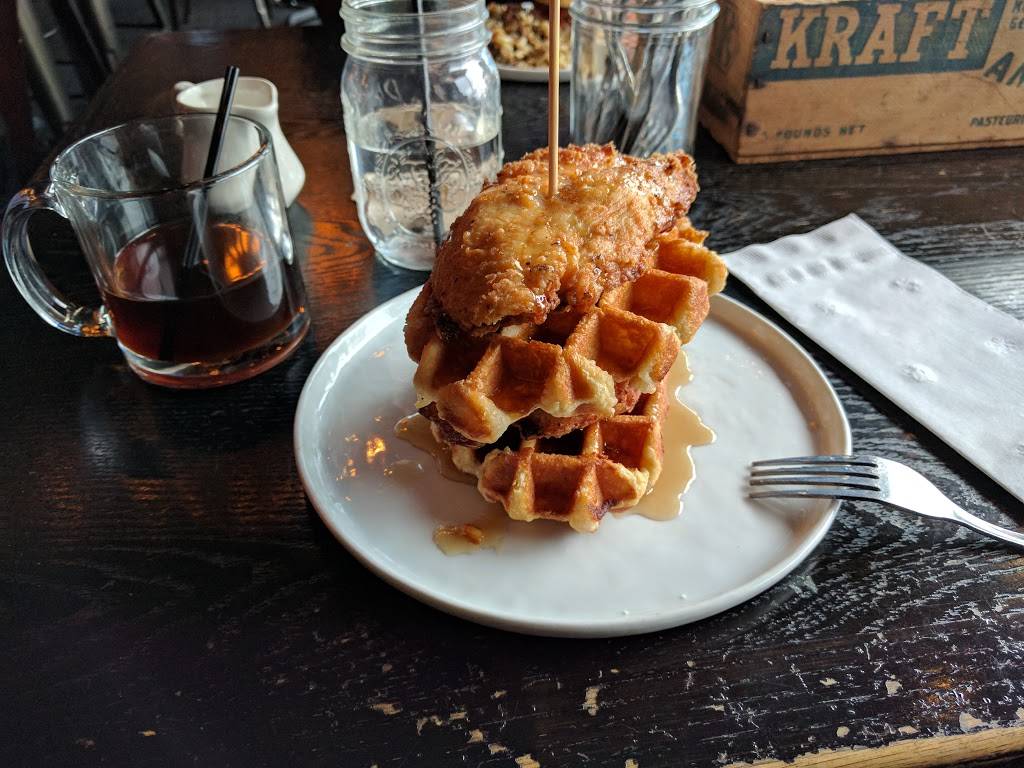 Crown Bar | restaurant | 2705 6th Ave, Tacoma, WA 98406, USA | 2532724177 OR +1 253-272-4177