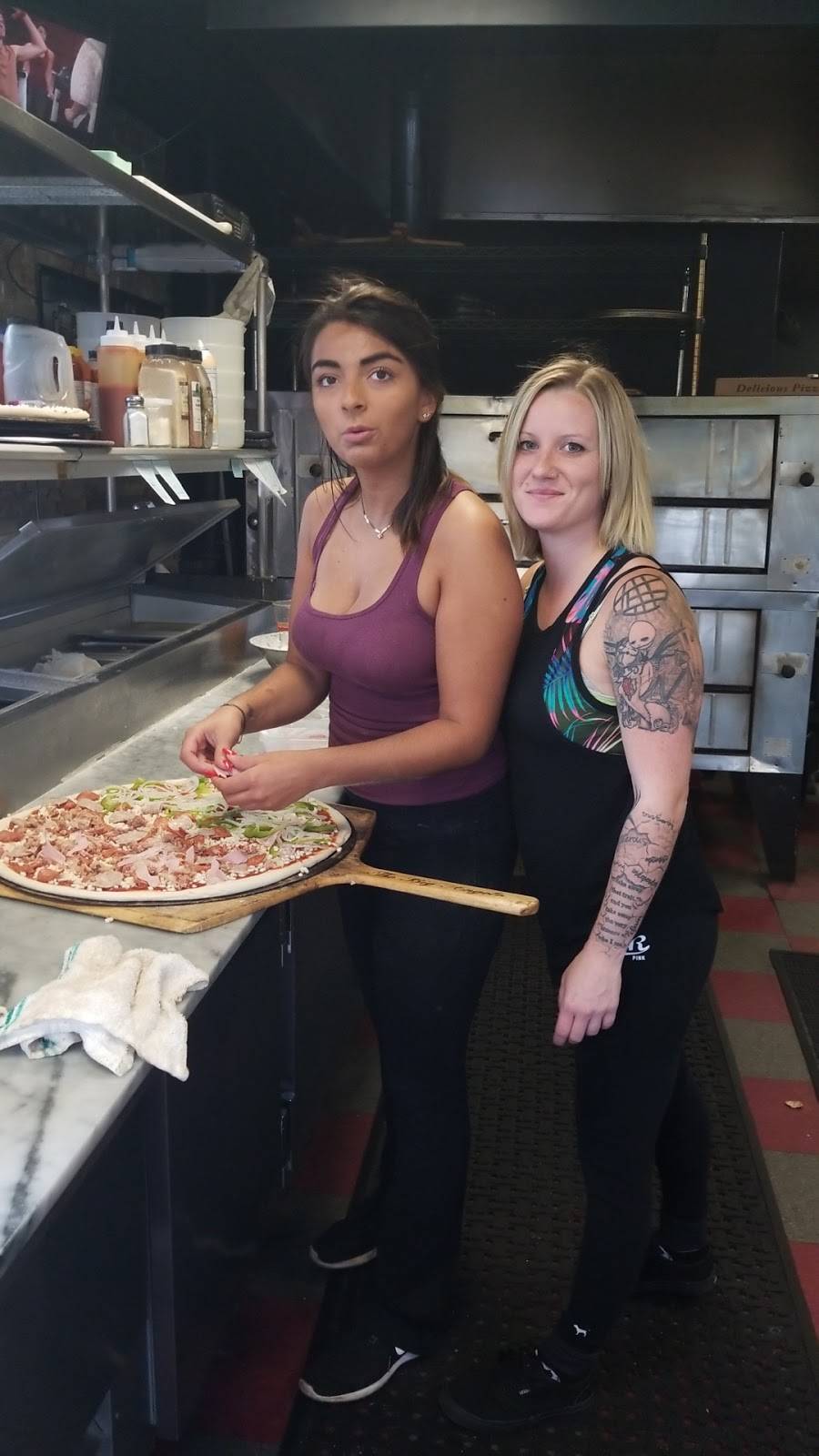 Robs Pizza | restaurant | 26 Wallkill Ave, Wallkill, NY 12589, USA | 8458952000 OR +1 845-895-2000