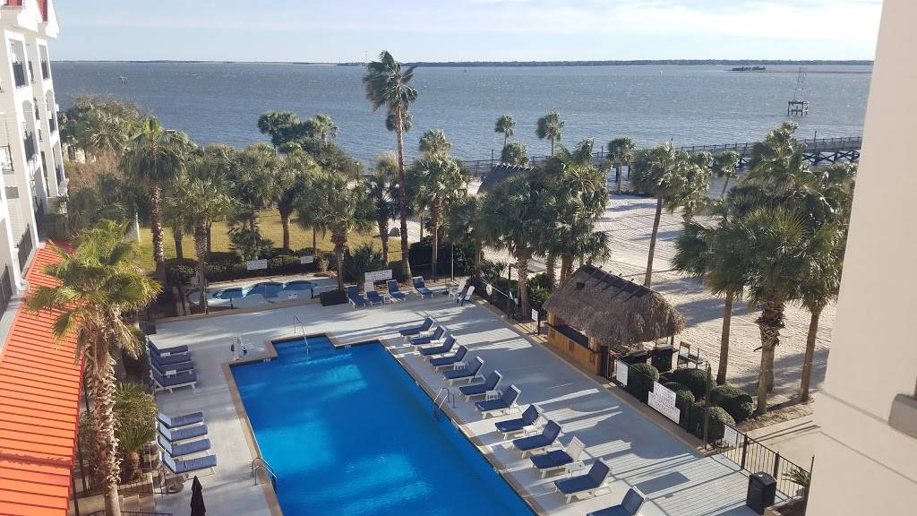 The Reel Bar | restaurant | 20 Patriots Point Rd, Mt Pleasant, SC 29464, USA | 8438560028 OR +1 843-856-0028