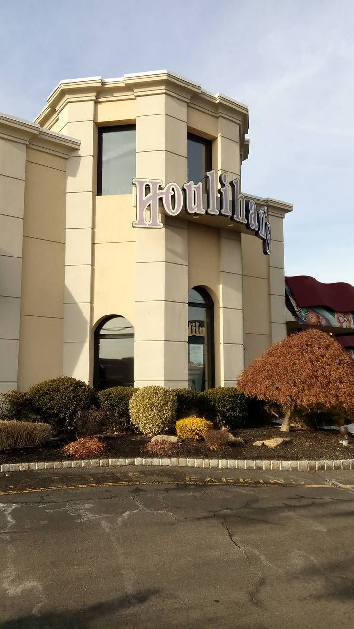Houlihans | restaurant | 645 US-46, Fairfield, NJ 07004, USA | 9738081300 OR +1 973-808-1300