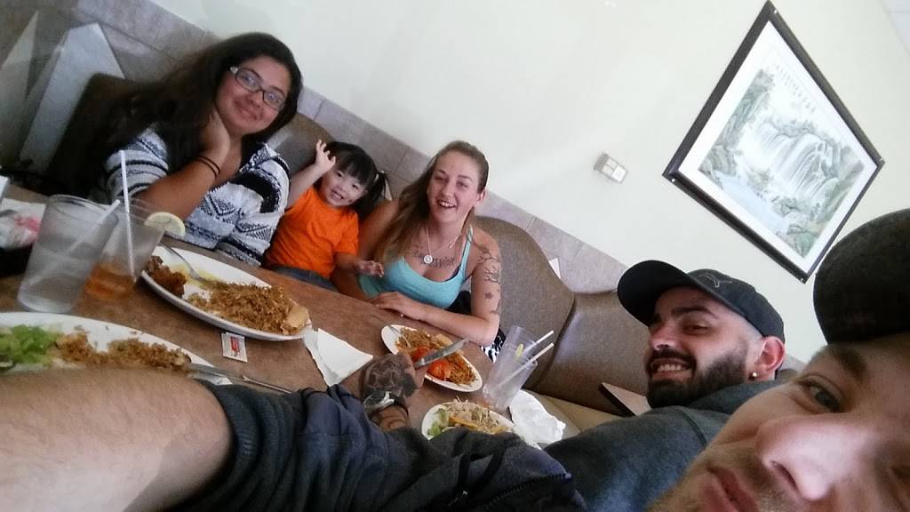 Yus Restaurants | restaurant | 63 King St, Delhi, ON N4B 1X9, Canada | 5195828989 OR +1 519-582-8989