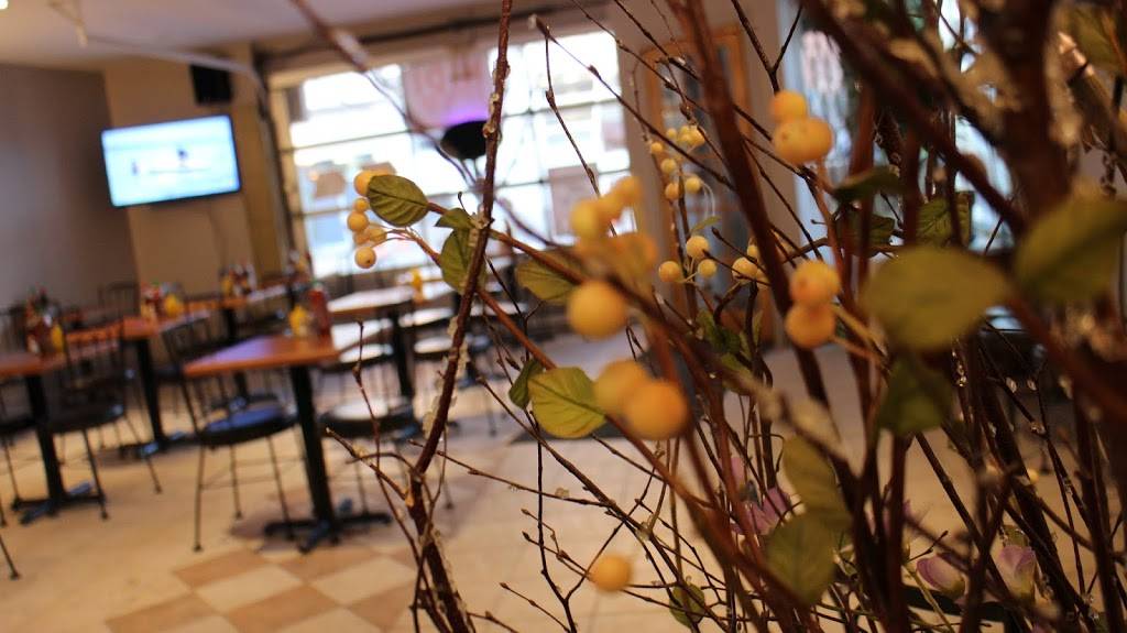 Cafe Banh Mi Linh | restaurant | 2151 Rue Fleury E, Montréal, QC H2B 1J9, Canada | 4383867883 OR +1 438-386-7883