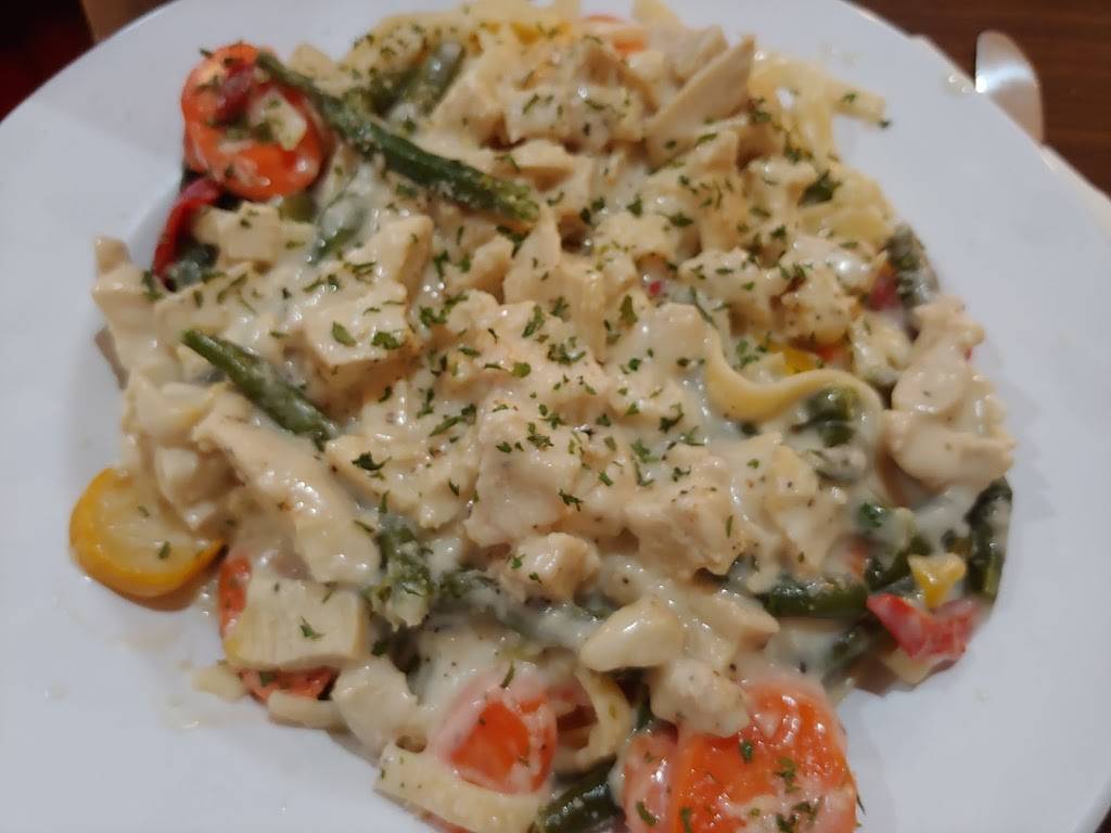 Stefaninas Winghaven | restaurant | 3002 Winghaven Blvd, OFallon, MO 63368, USA | 6366253333 OR +1 636-625-3333