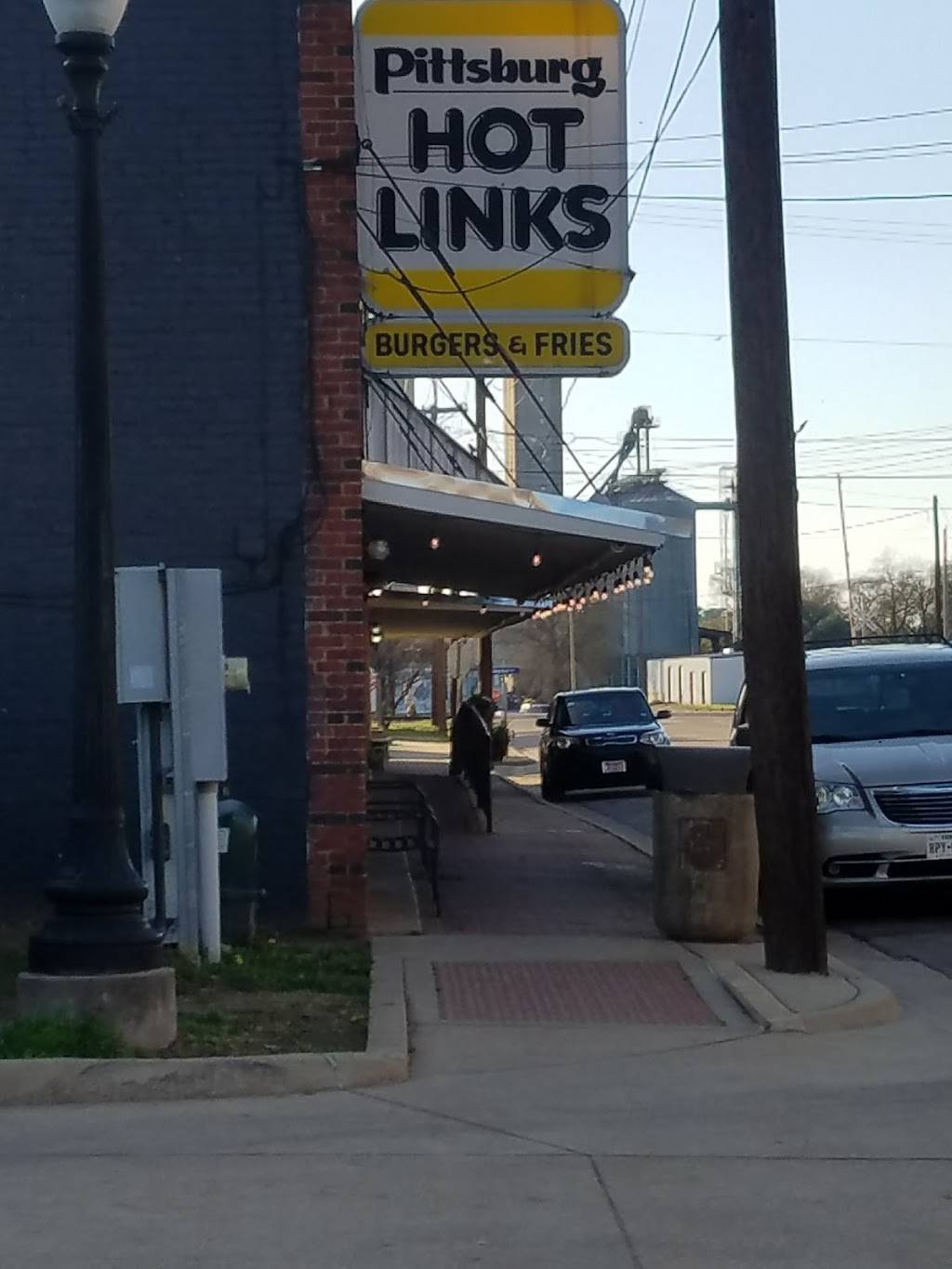 Pittsburg Hot Links | restaurant | 1310, 136 W Marshall St, Pittsburg, TX 75686, USA | 9038565765 OR +1 903-856-5765