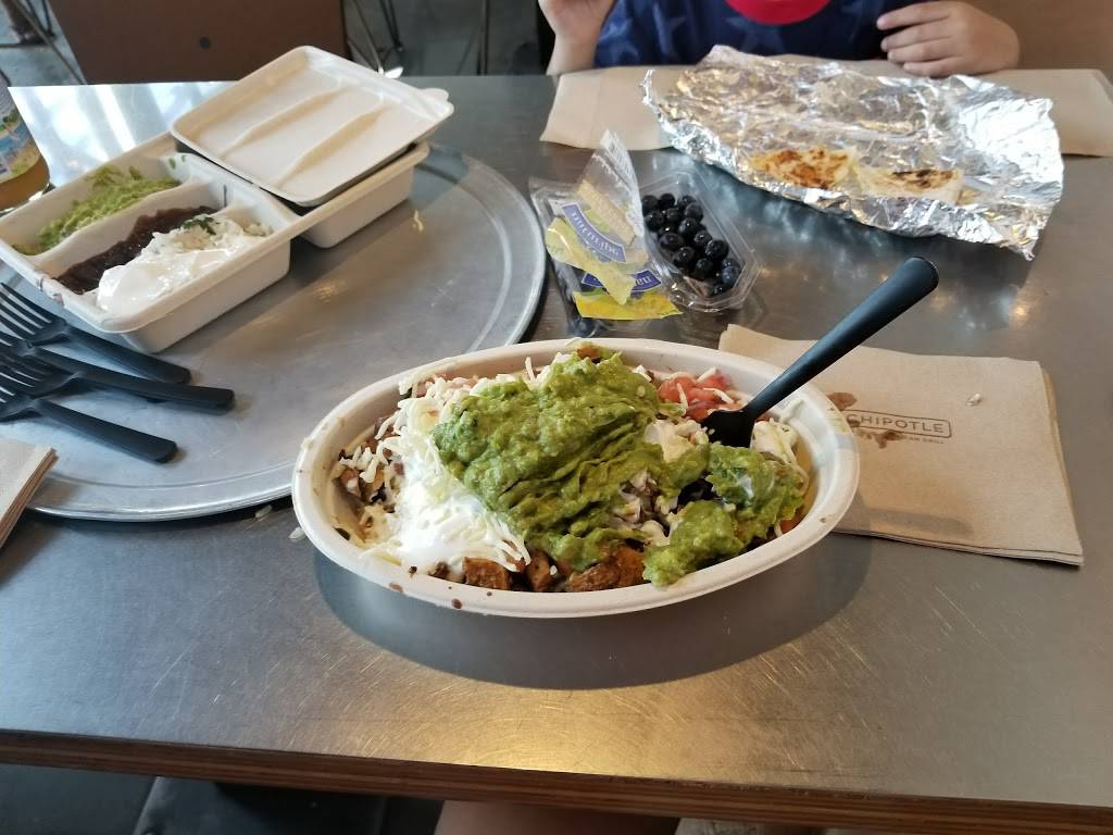 Chipotle Mexican Grill | restaurant | 2711 N Mayfair Rd Ste A, Wauwatosa, WI 53222, USA | 4142586649 OR +1 414-258-6649