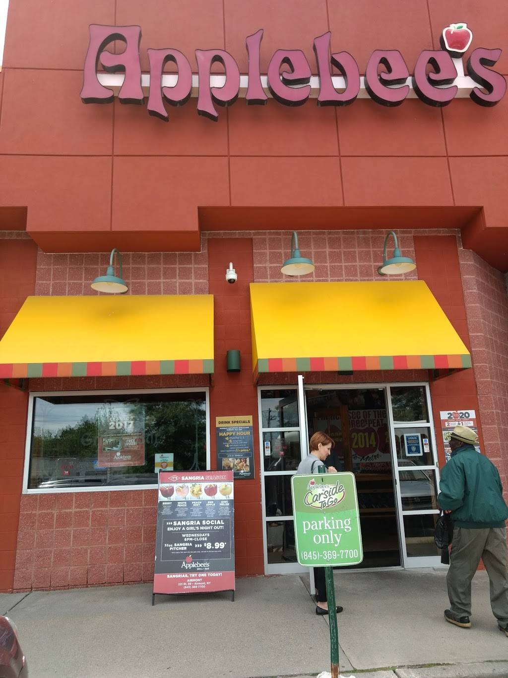 Applebees Grill + Bar | restaurant | 221 NY-59, Airmont, NY 10901, USA | 8453697700 OR +1 845-369-7700