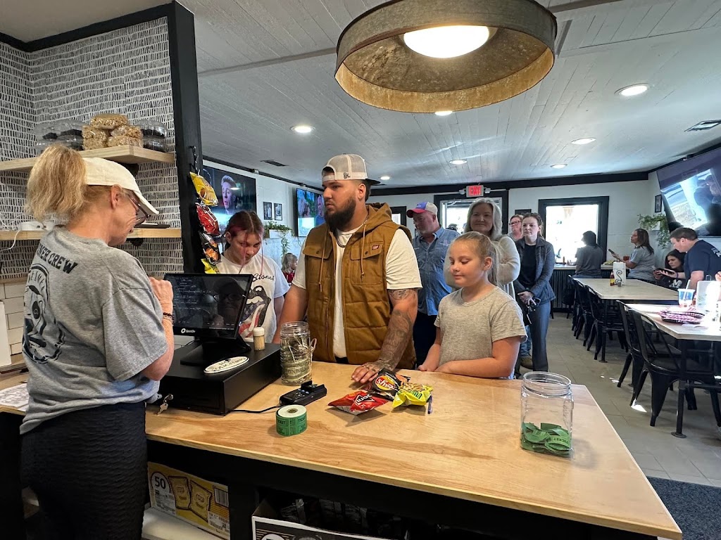 Weiner Warehouse | restaurant | 2122 S Brannon Stand Rd, Dothan, AL 36305, USA | 3347979428 OR +1 334-797-9428