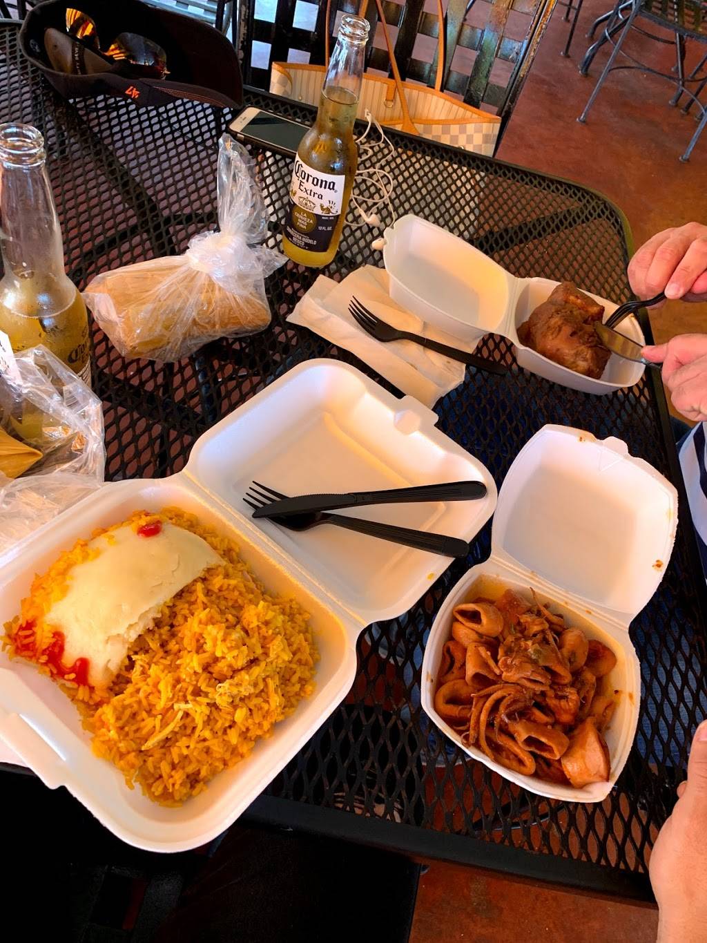 El Palacio de los Jugos | cafe | 14300 SW 8th St, Miami, FL 33184, USA | 3052211616 OR +1 305-221-1616