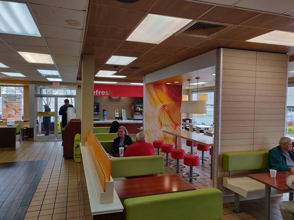 McDonalds | cafe | 8394 Ocean Gateway, Easton, MD 21601, USA | 4108222725 OR +1 410-822-2725