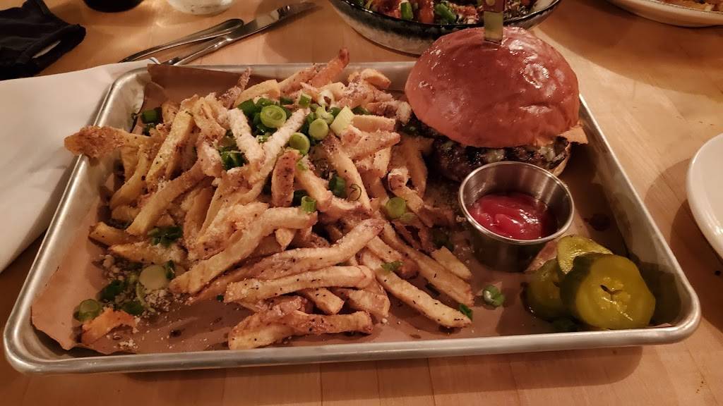 Waterdog Kitchen + Bar | restaurant | 125 Water St, Warren, RI 02885, USA | 4012524660 OR +1 401-252-4660