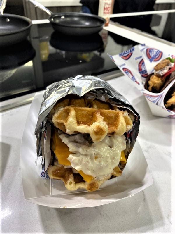 Genuine Broaster Chicken - Phoenix | meal takeaway | 201 W Lone Cactus Dr #2, Phoenix, AZ 85027, USA | 6027685102 OR +1 602-768-5102