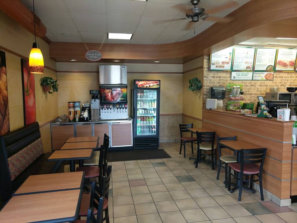 Subway | restaurant | 1315 S St Marys St, San Antonio, TX 78210, USA | 2102369001 OR +1 210-236-9001
