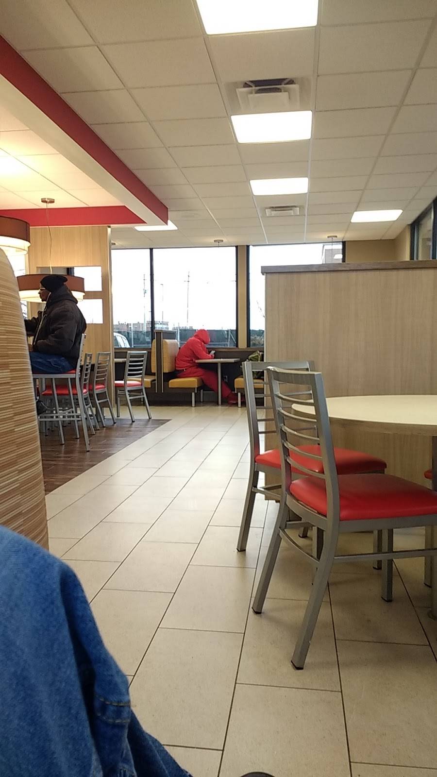 Burger King | restaurant | 324 E Jefferson Blvd, Fort Wayne, IN 46802, USA | 2604269097 OR +1 260-426-9097