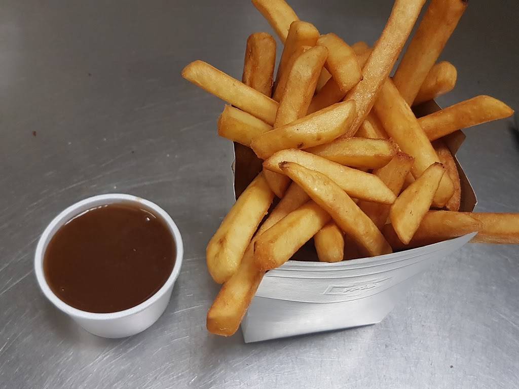 Gio Pizza | restaurant | 1896 Prince of Wales Dr, Nepean, ON K2C 3W9, Canada | 6132247700 OR +1 613-224-7700