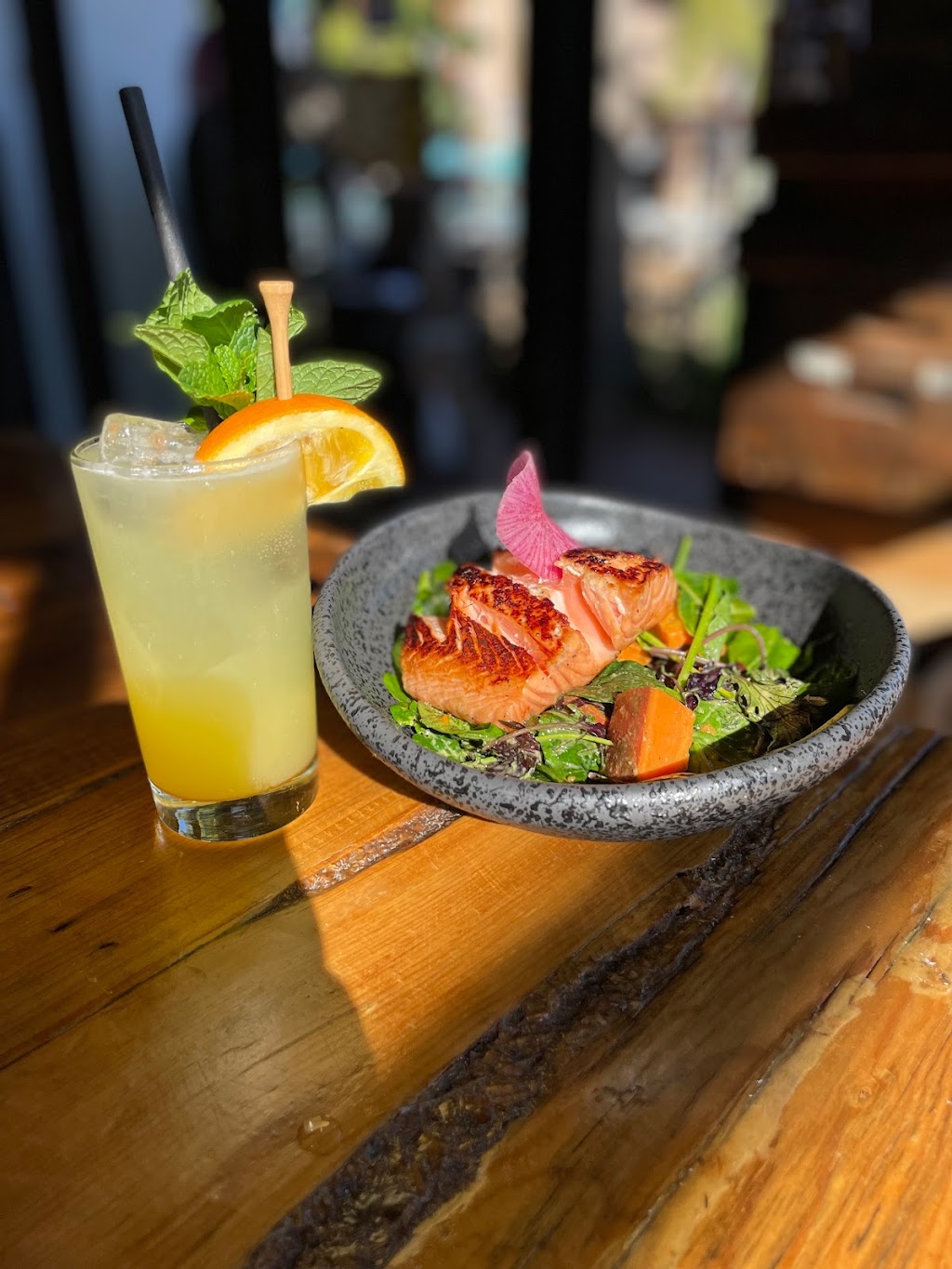 The Cruisery | restaurant | 501 State St, Santa Barbara, CA 93101, USA | 8057293553 OR +1 805-729-3553